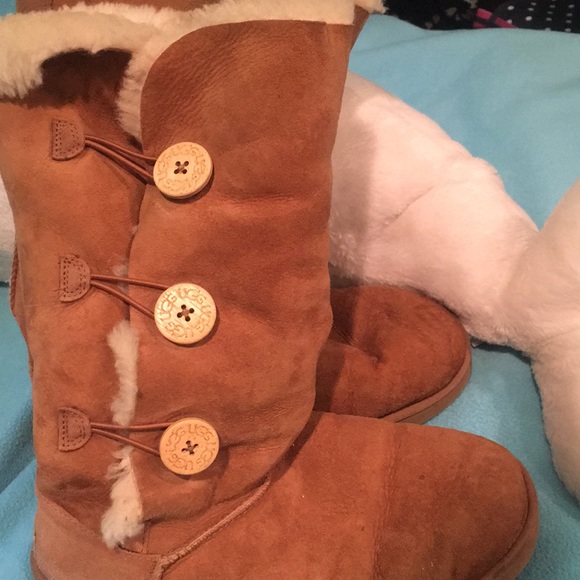 Triple Bailey Button UGG Boots - Picture 1 of 3